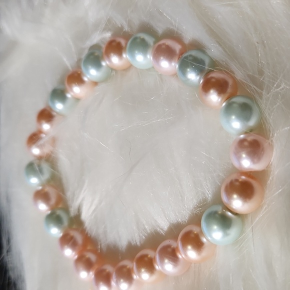 Handcrafted beaded bracelet - Picture 1 of 5